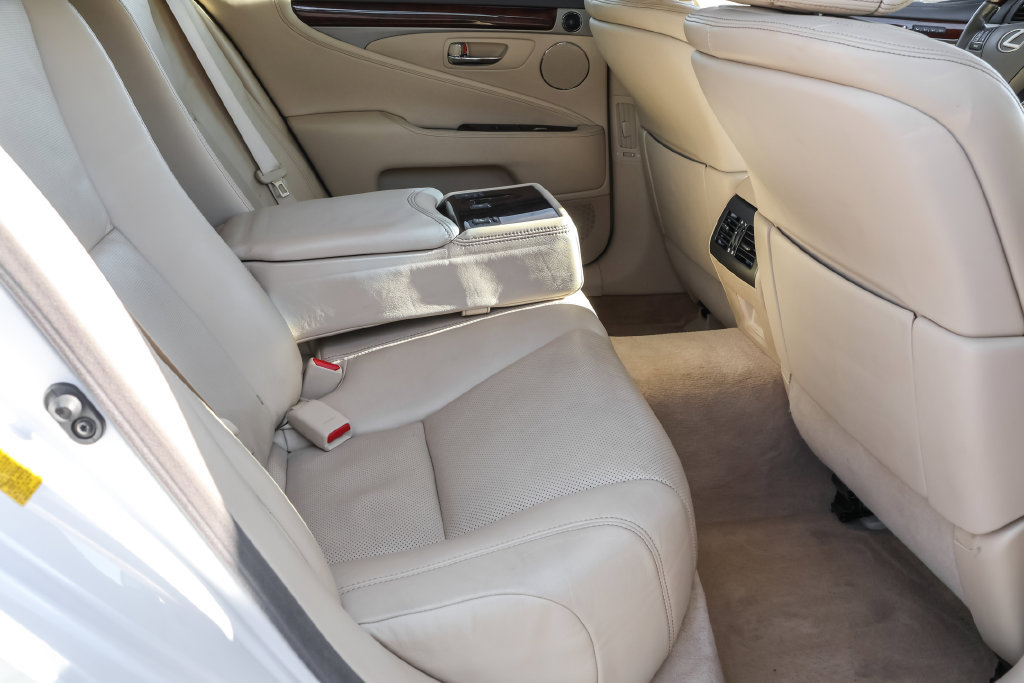 Used 2014 Lexus LS 460 AWD w/ Comfort Package image 34