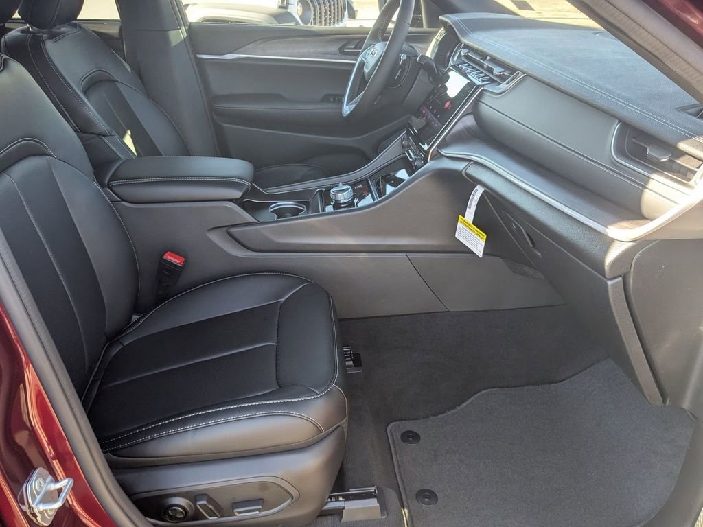 New 2025 Jeep Grand Cherokee Limited w/ Luxury Tech Group II image 36