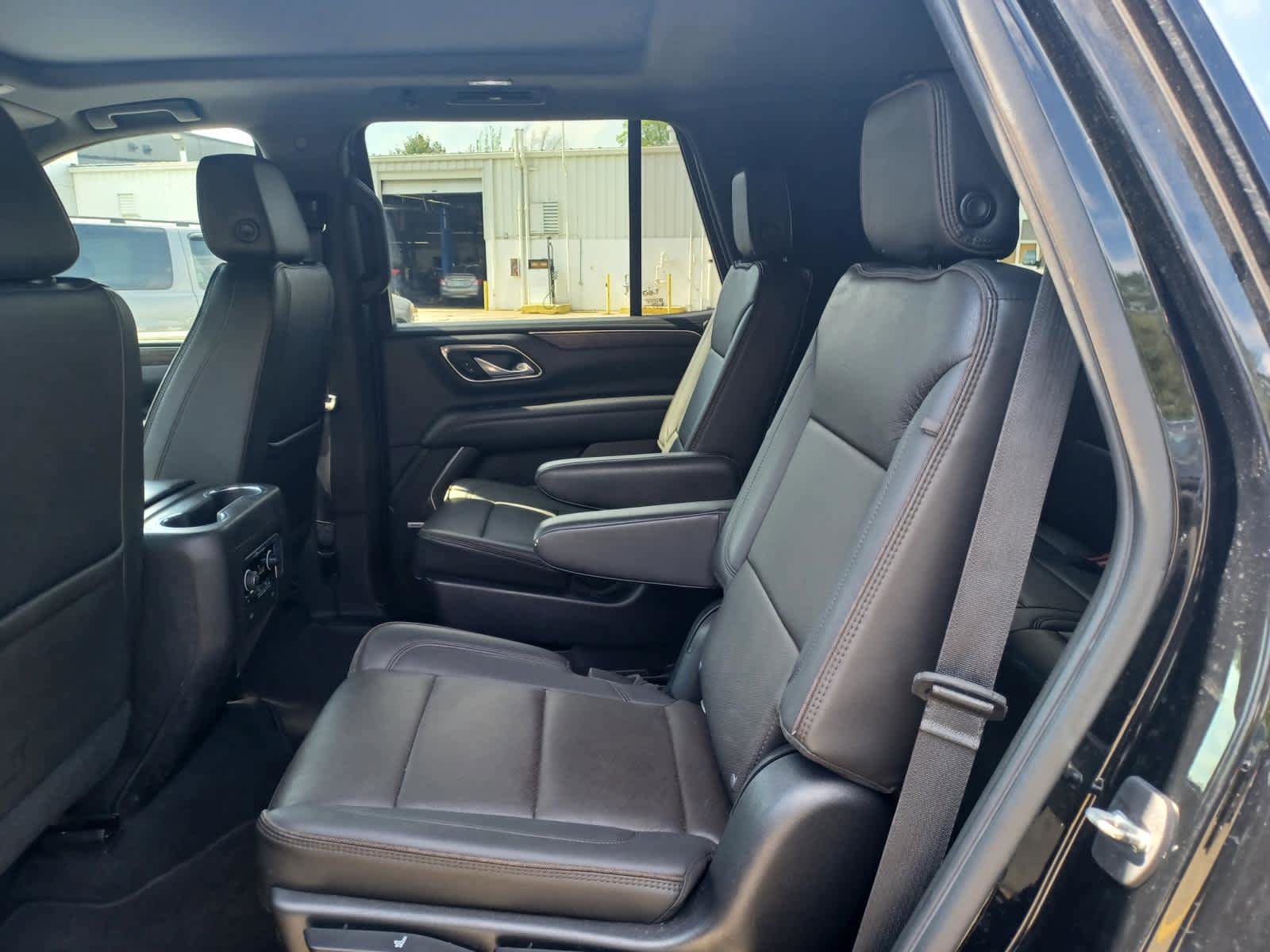Used 2021 Chevrolet Tahoe High Country w/ Premium Package 2 AWD/4WD image 18