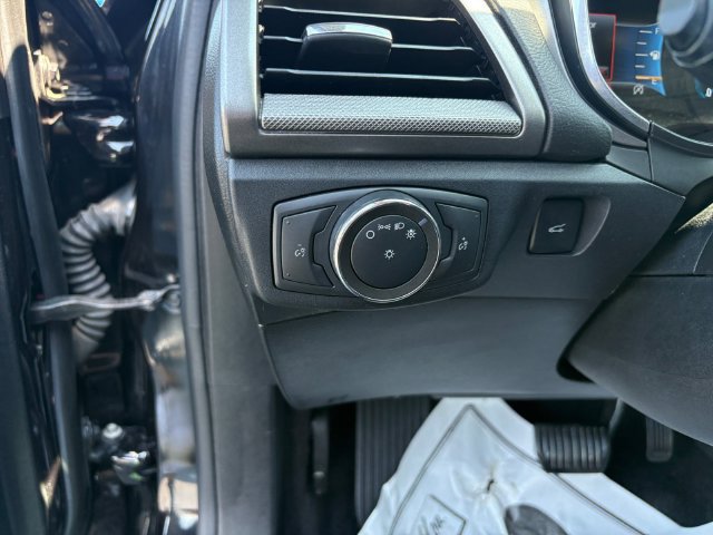 Used 2020 Ford Fusion SE FWD image 19