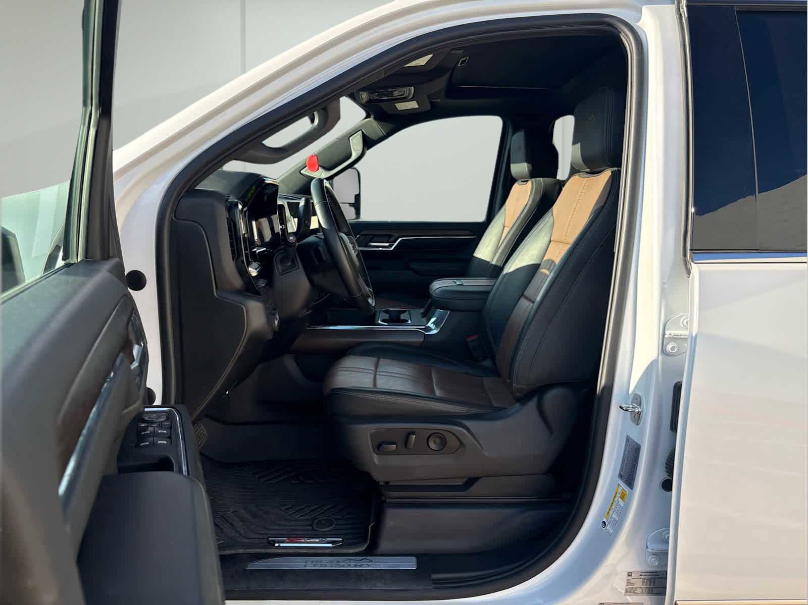 Used 2024 Chevrolet Silverado 3500 High Country w/ High Country Premium Package image 10