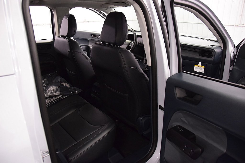 New 2025 Ford Maverick Lariat w/ Black Appearance Package image 32