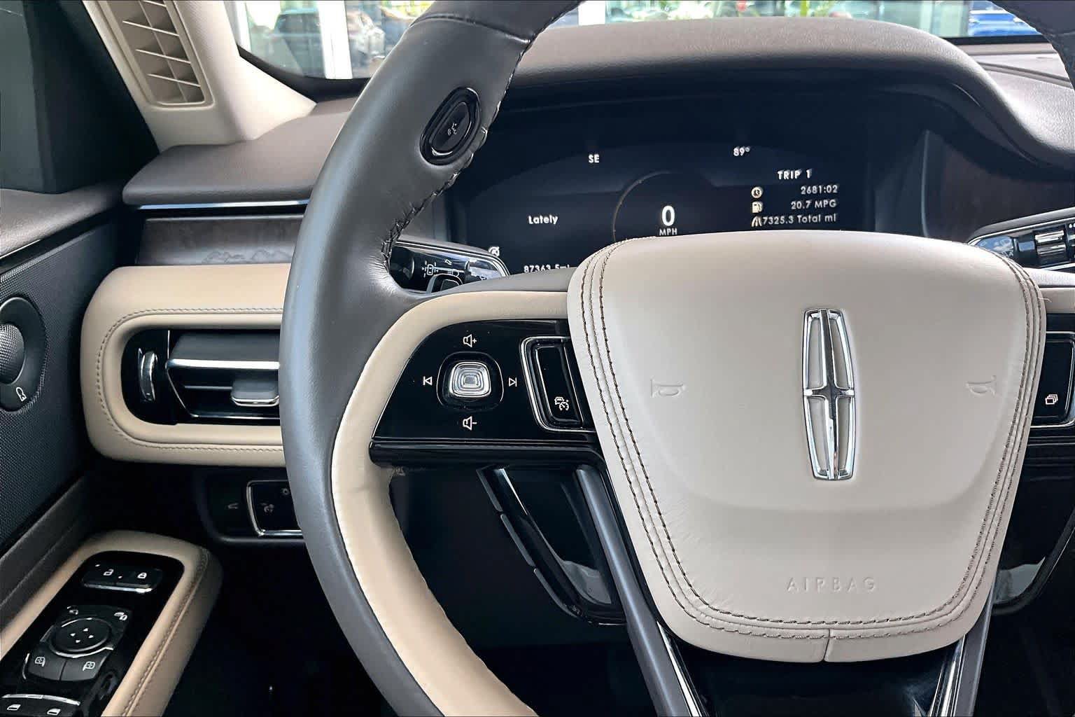 Used 2023 Lincoln Aviator Reserve w/ Elements Package Plus RWD image 21