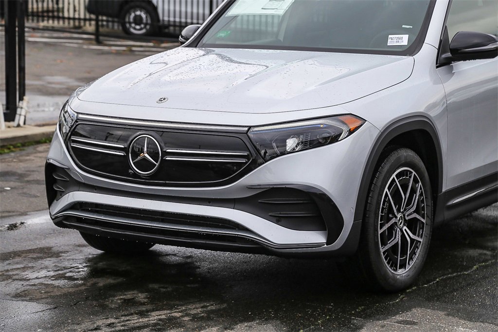 Used 2023 Mercedes-Benz EQB 350 4MATIC SUV image 7