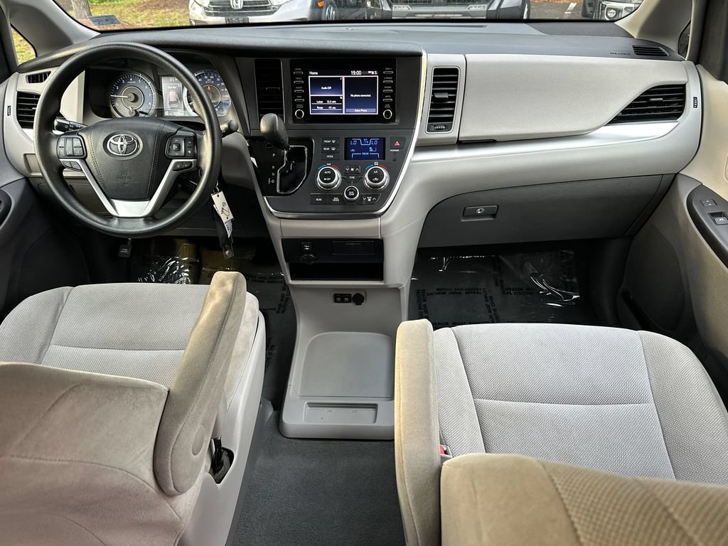 Used 2019 Toyota Sienna L FWD image 13
