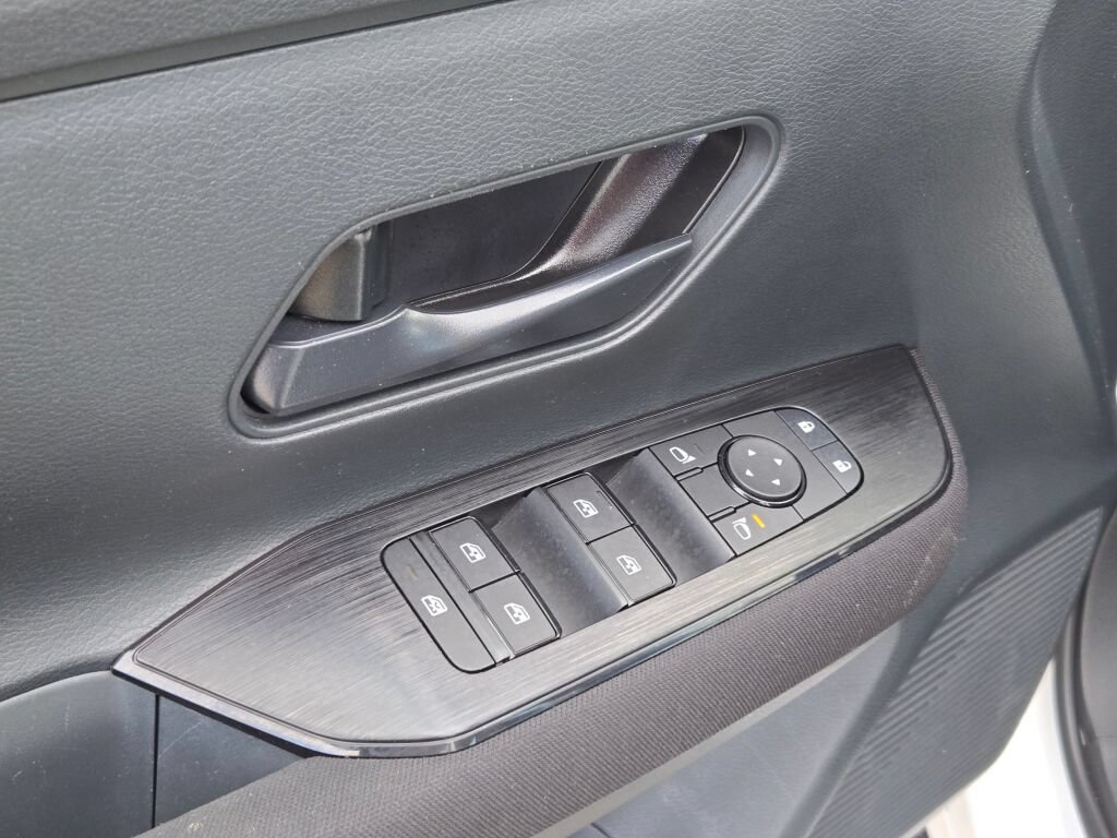 Used 2025 Nissan Kicks S AWD/4WD image 17