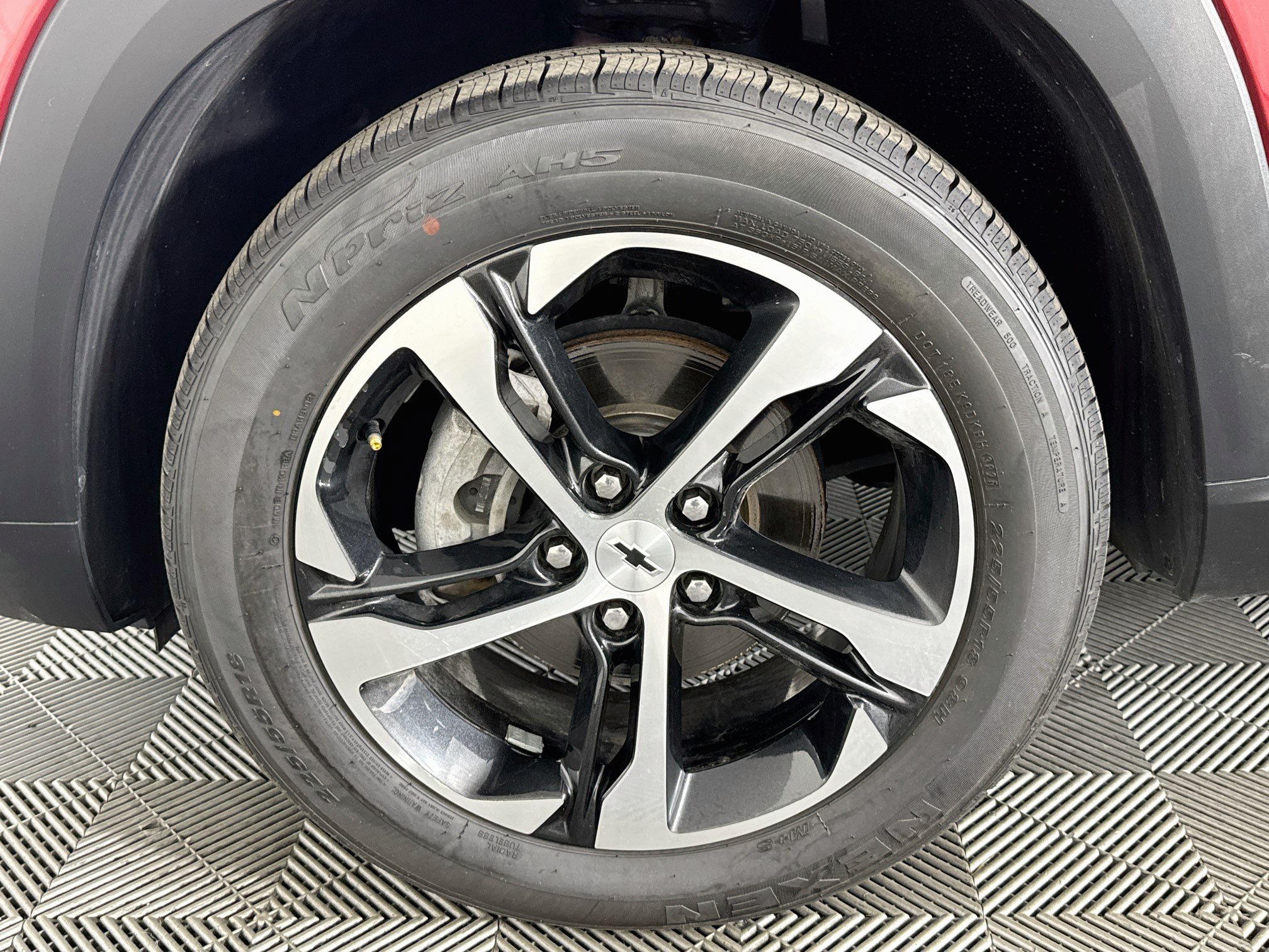Used 2024 Chevrolet Trax RS FWD image 35
