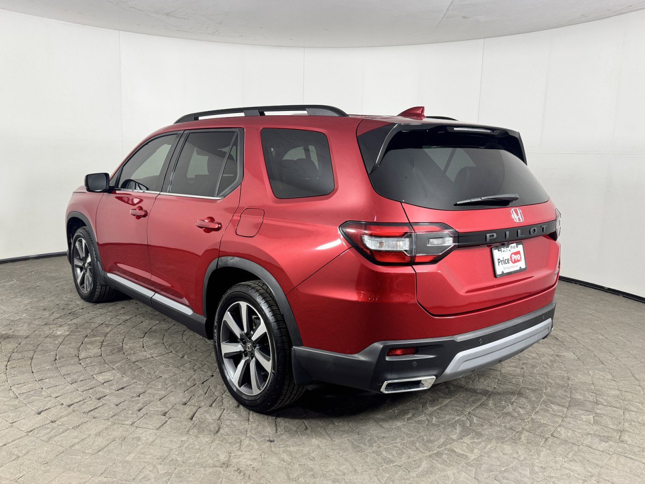 Used 2023 Honda Pilot Touring image 4