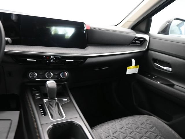 Used 2025 Nissan Kicks SV w/ SV Premium Package AWD/4WD image 23