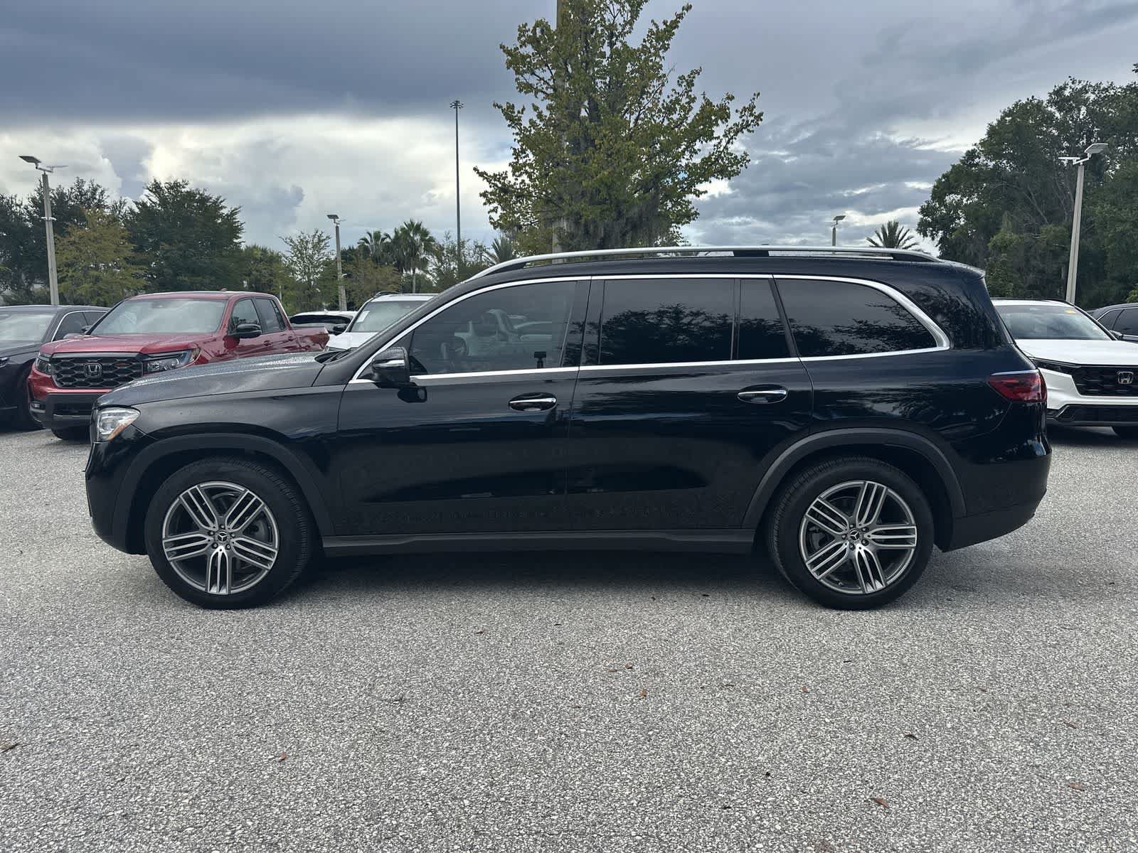 Used 2025 Mercedes-Benz GLS 450 4MATIC image 3
