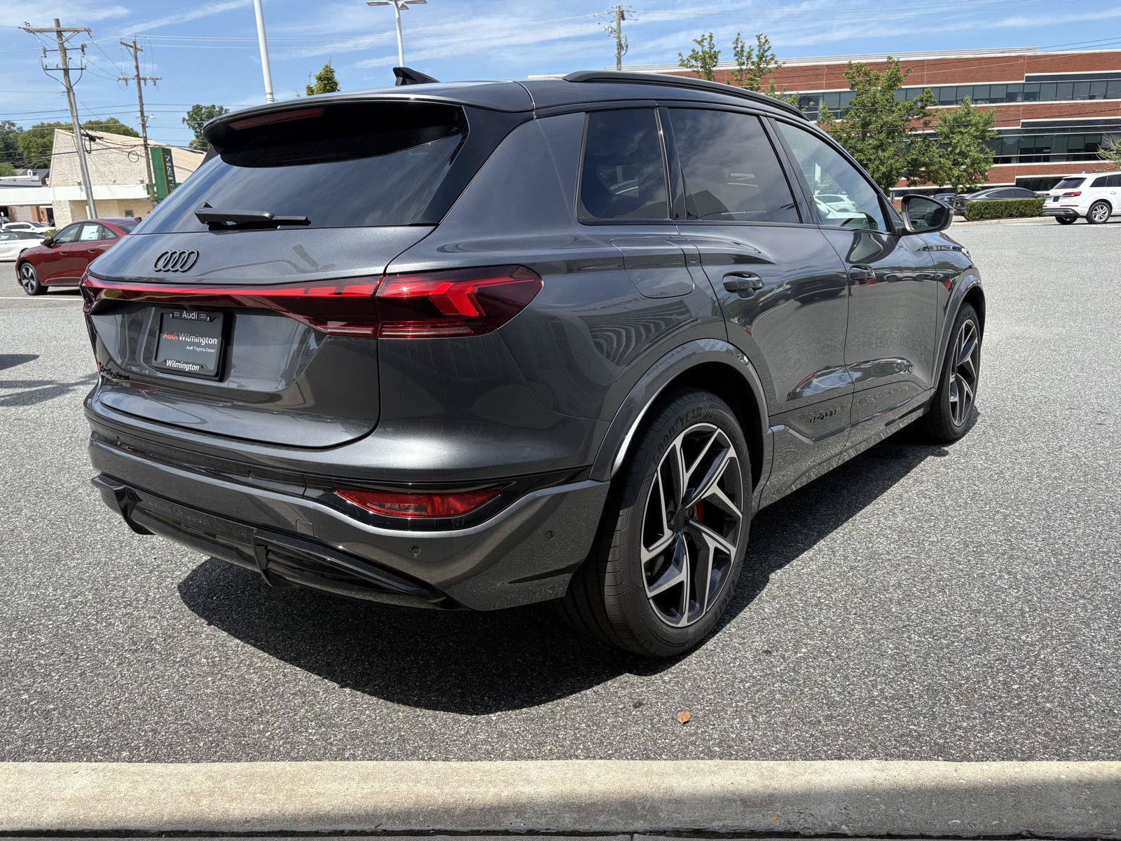 New 2027 Audi SQ6 e-tron Premium Plus AWD/4WD image 5