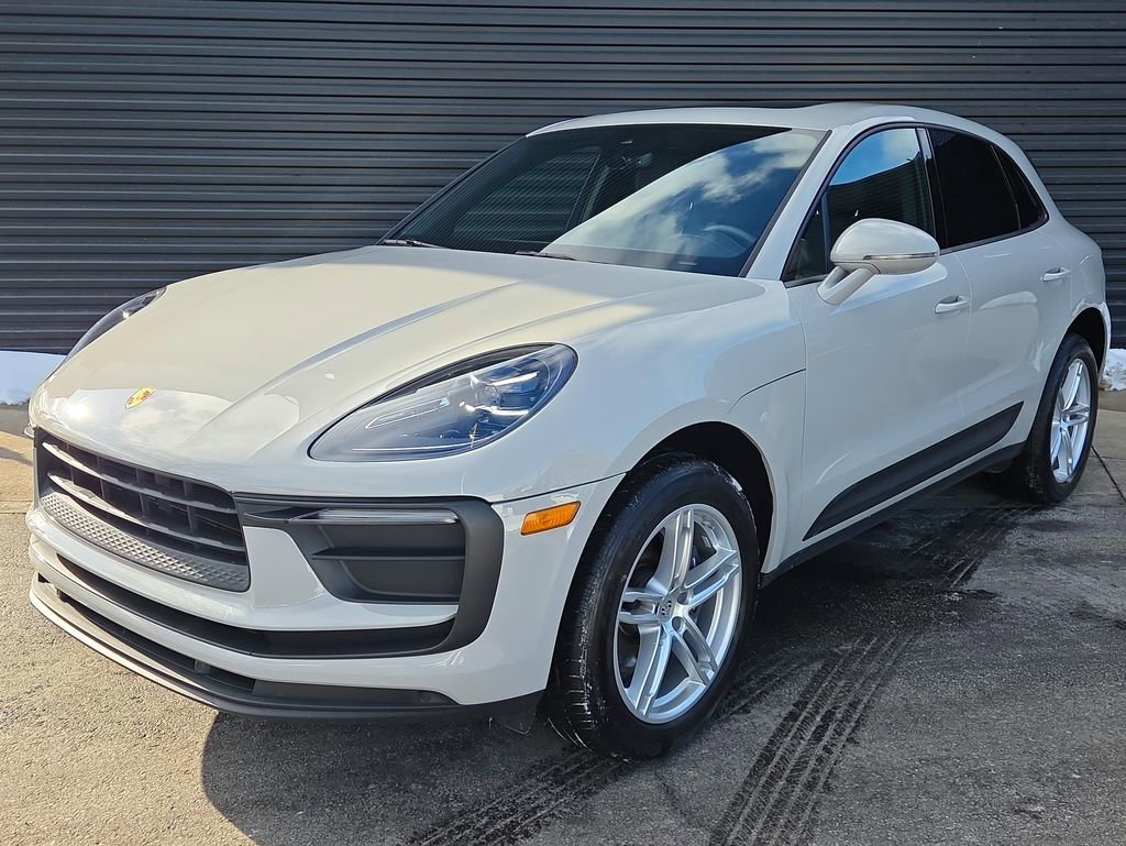 Certified 2022 Porsche Macan image 1