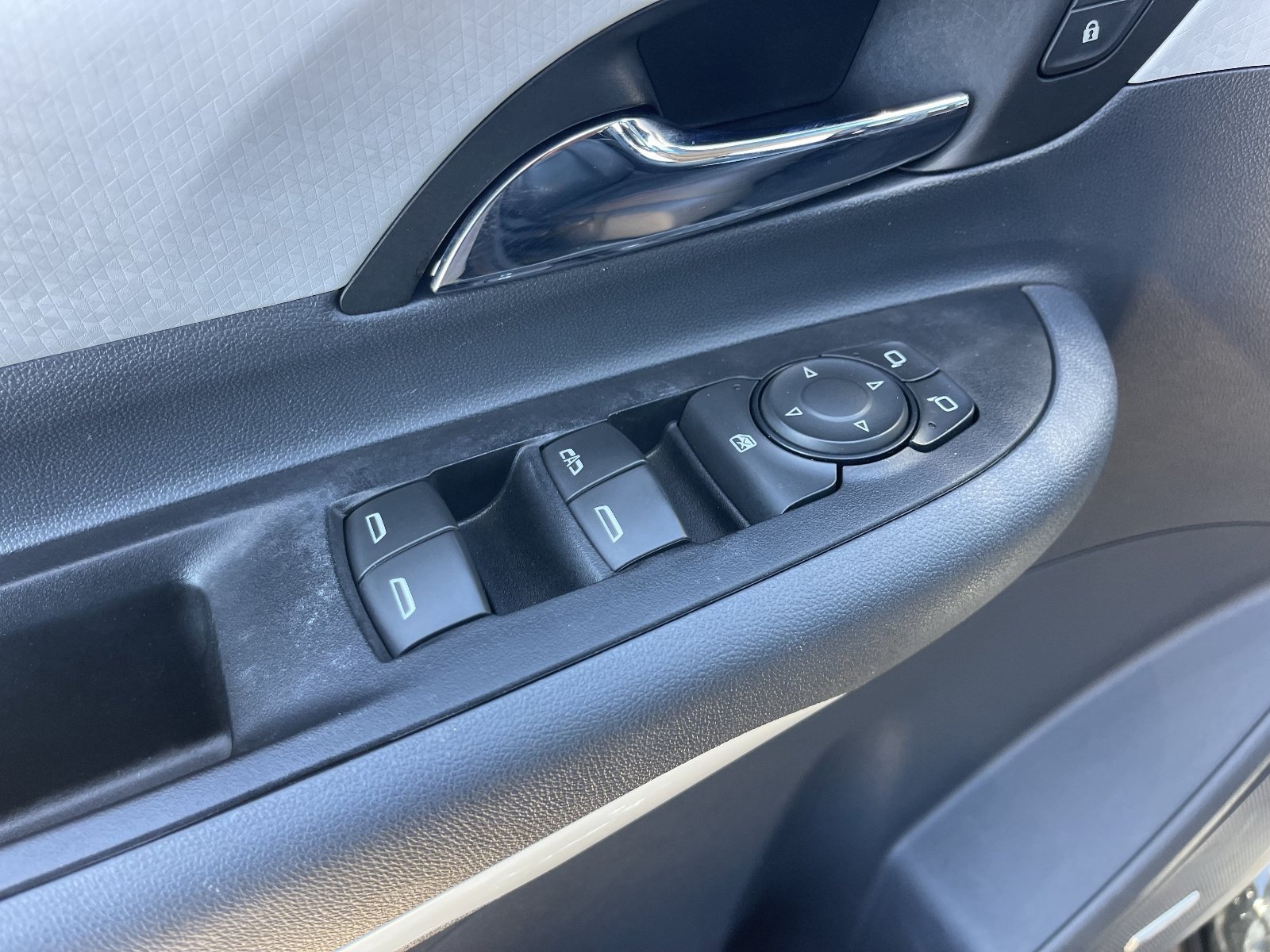 Certified 2020 Chevrolet Bolt Premier w/ Infotainment Package FWD image 22