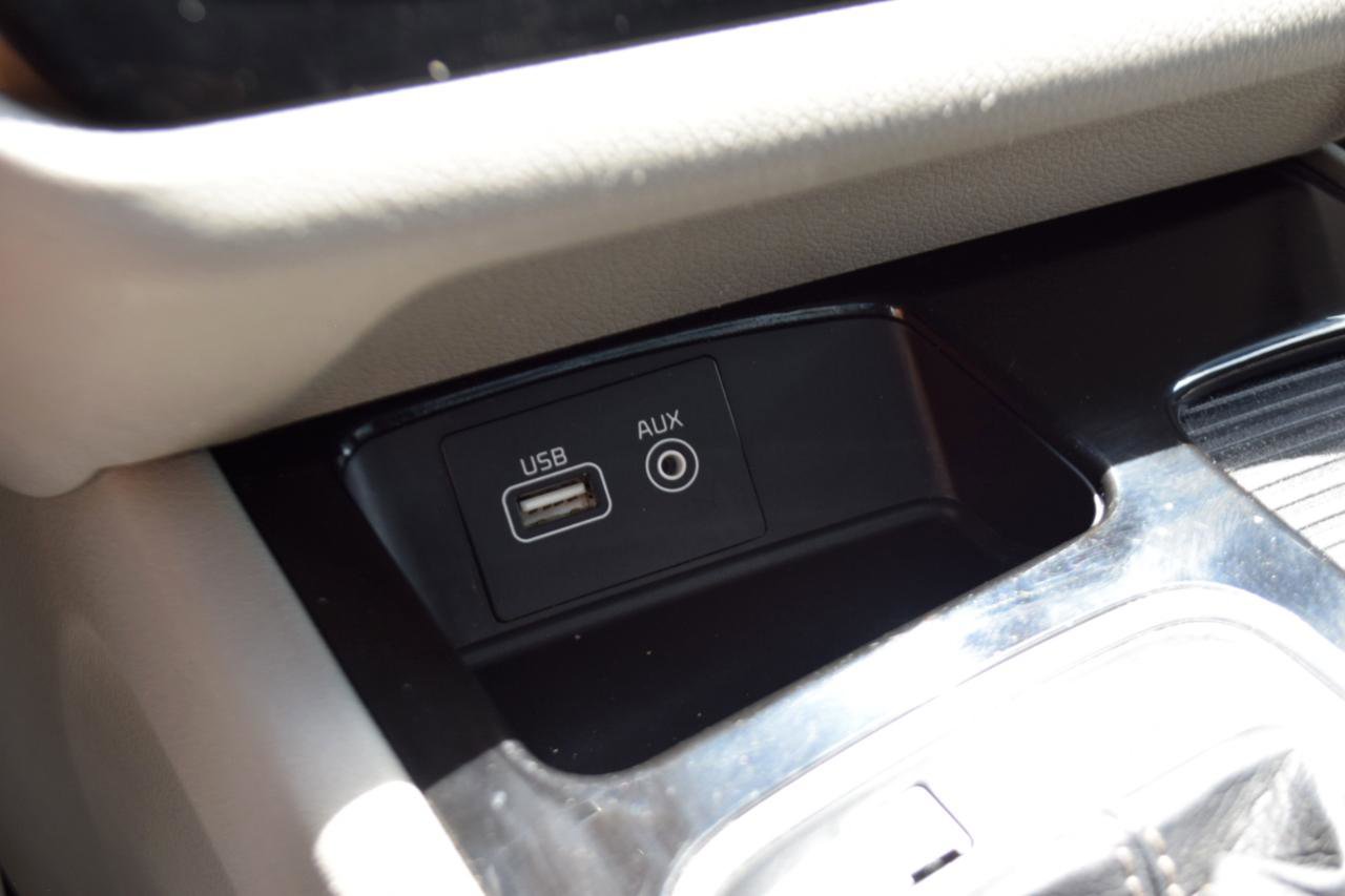 Used 2015 Kia Sedona SX FWD image 25