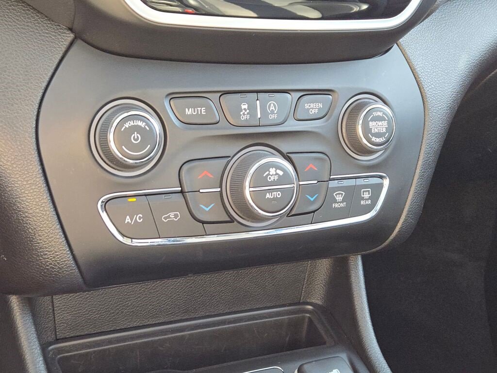 Used 2022 Jeep Cherokee Limited w/ Mopar Interior Package image 28