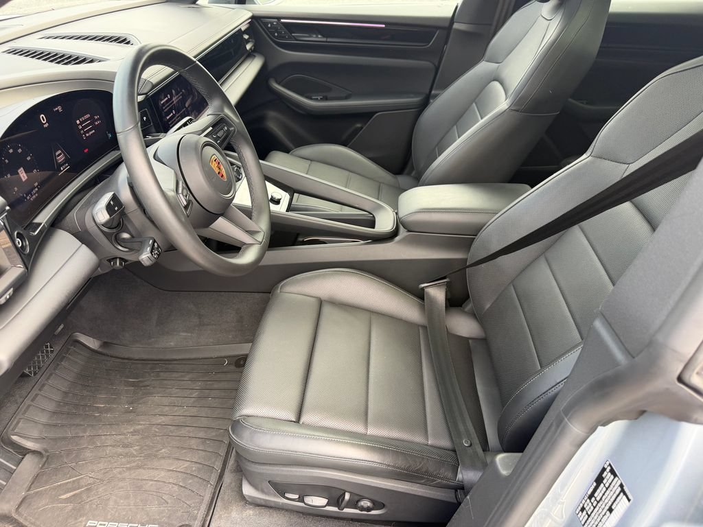 Used 2025 Porsche Macan 4 Electric AWD/4WD image 3