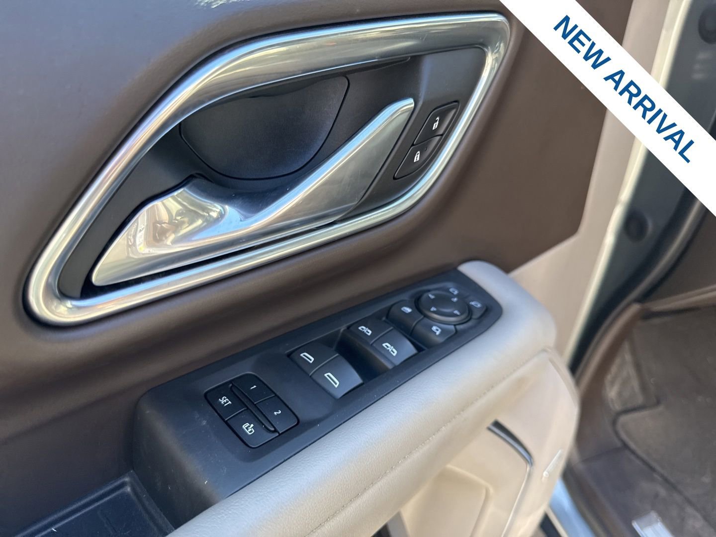 Used 2023 Chevrolet Suburban LT w/ Luxury Package AWD/4WD image 19