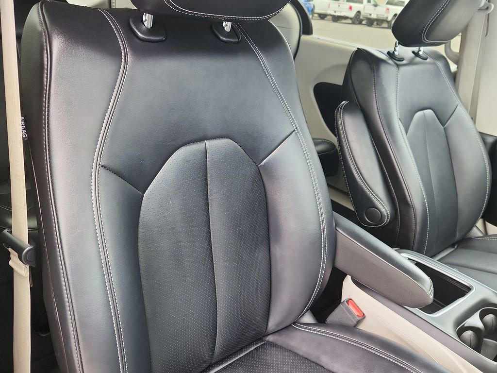Used 2024 Chrysler Pacifica Touring-L FWD image 14