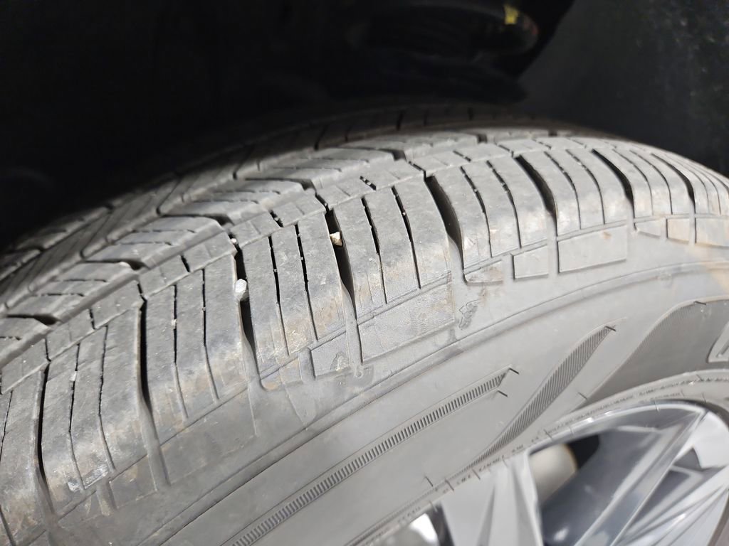 Certified 2024 Volkswagen Tiguan SE w/ Panoramic Sunroof Package image 31