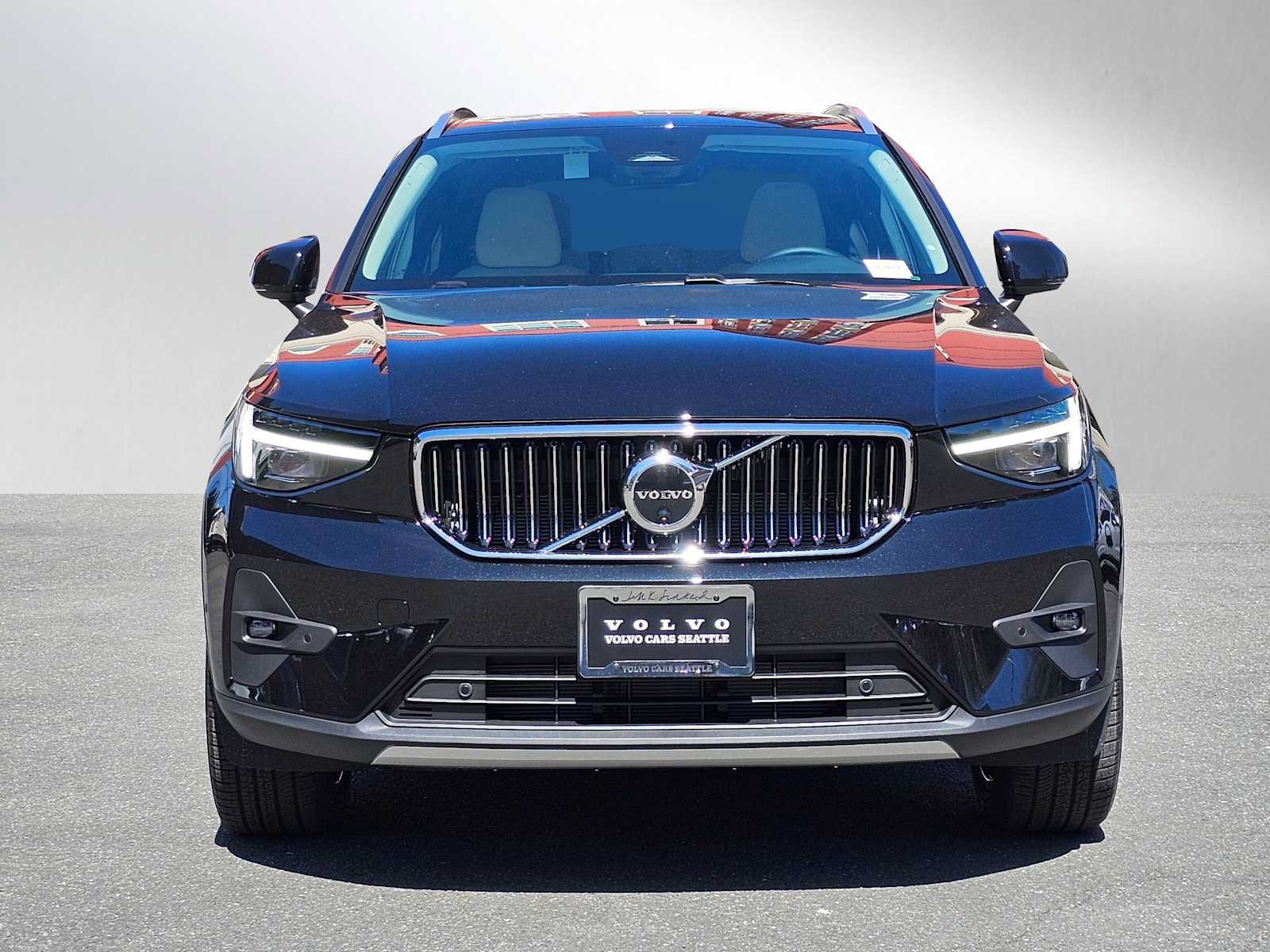 New 2025 Volvo XC40 B5 Ultra w/ Climate Package AWD/4WD image 2
