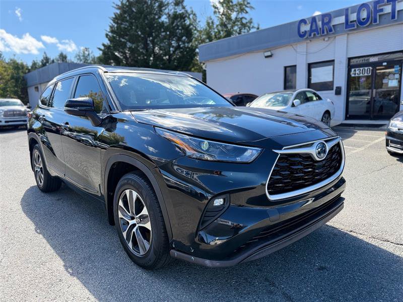 Used 2023 Toyota Highlander XLE FWD image 4