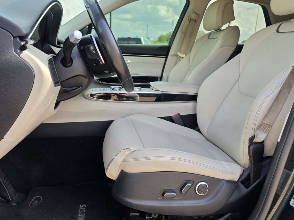 Used 2022 Genesis GV70 2.5T image 11