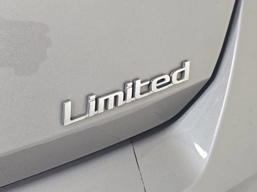 Used 2022 Hyundai Elantra Limited image 11