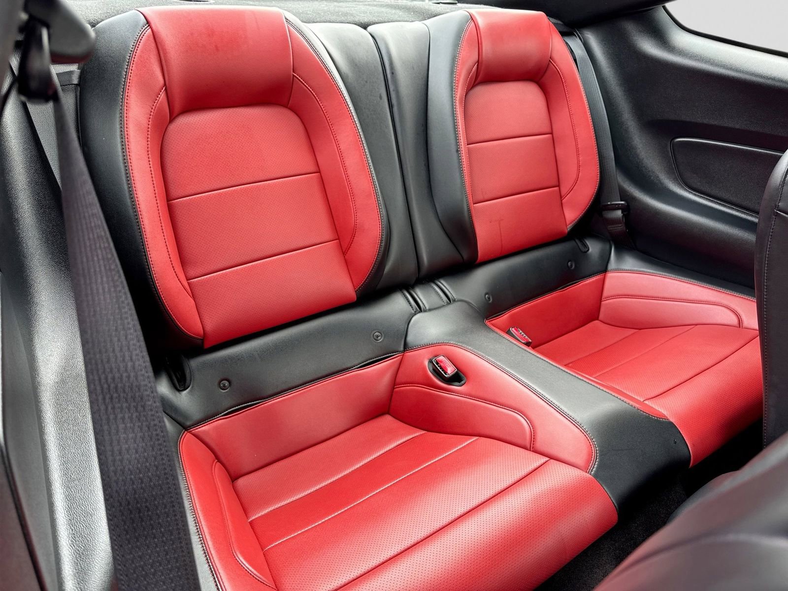 Used 2015 Ford Mustang GT Premium w/ Equipment Group 401A RWD image 18