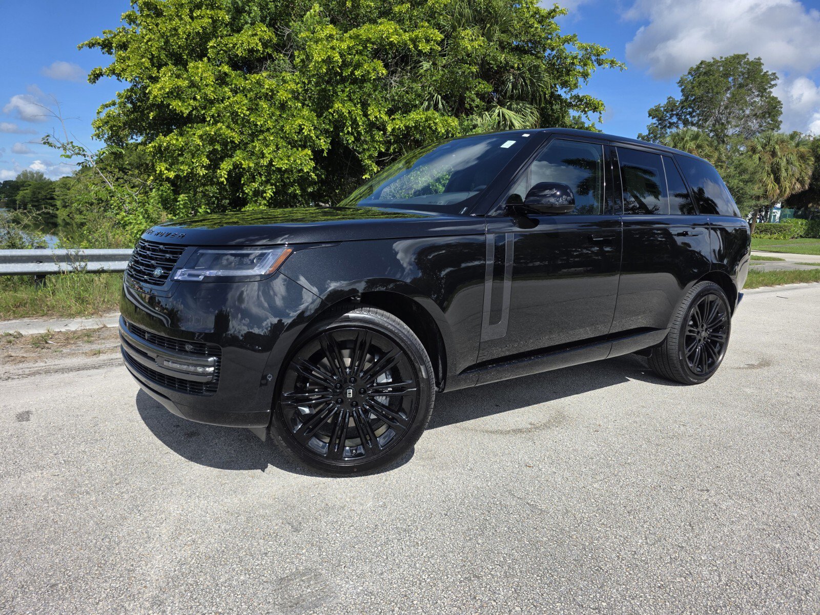 New 2027 Land Rover Range Rover SE