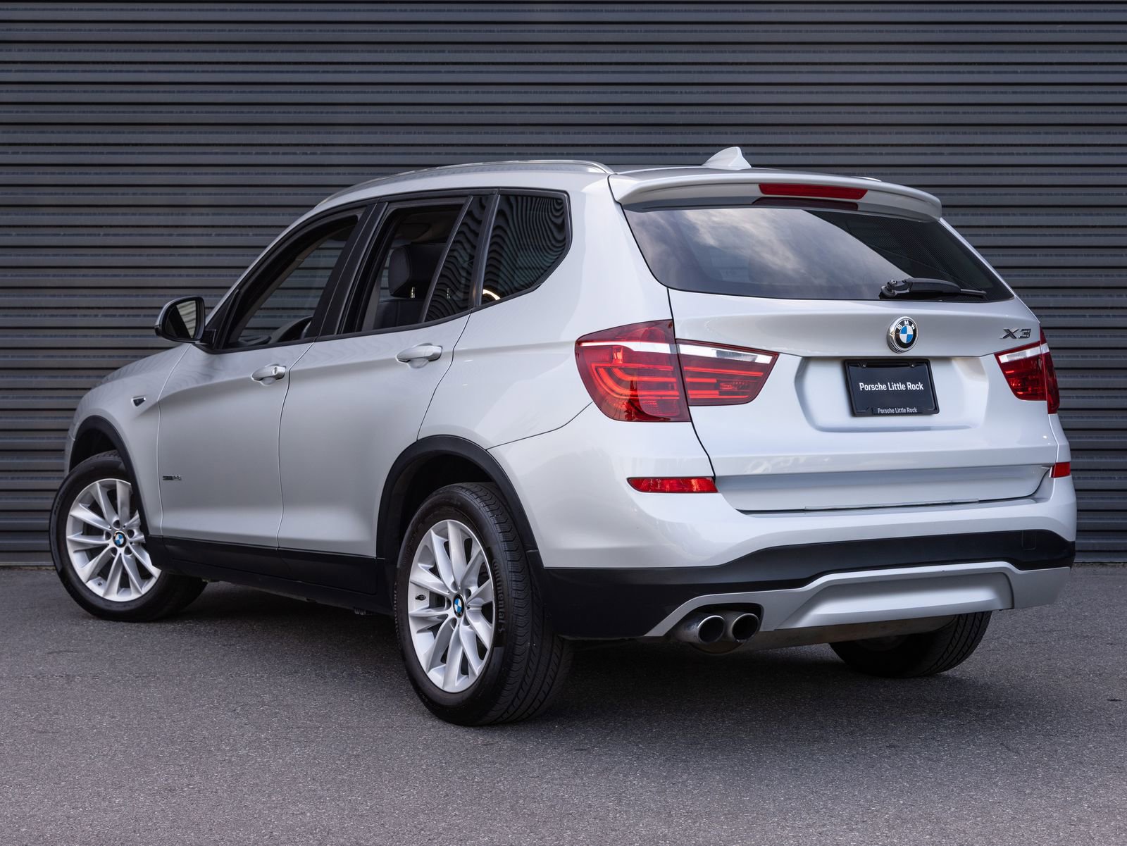 Used 2017 BMW X3 sDrive28i RWD image 3
