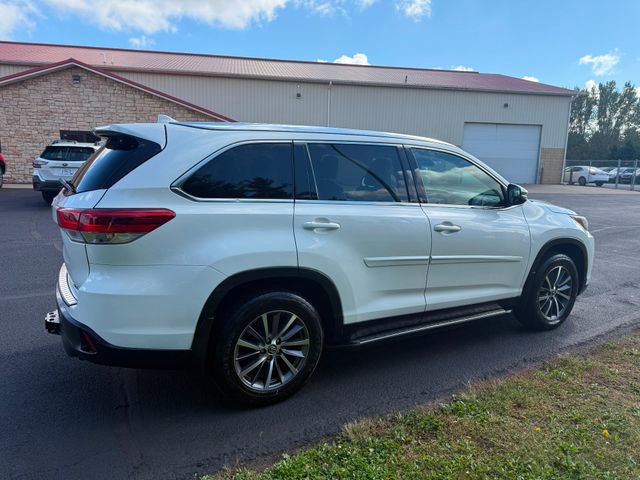 Used 2019 Toyota Highlander XLE image 4