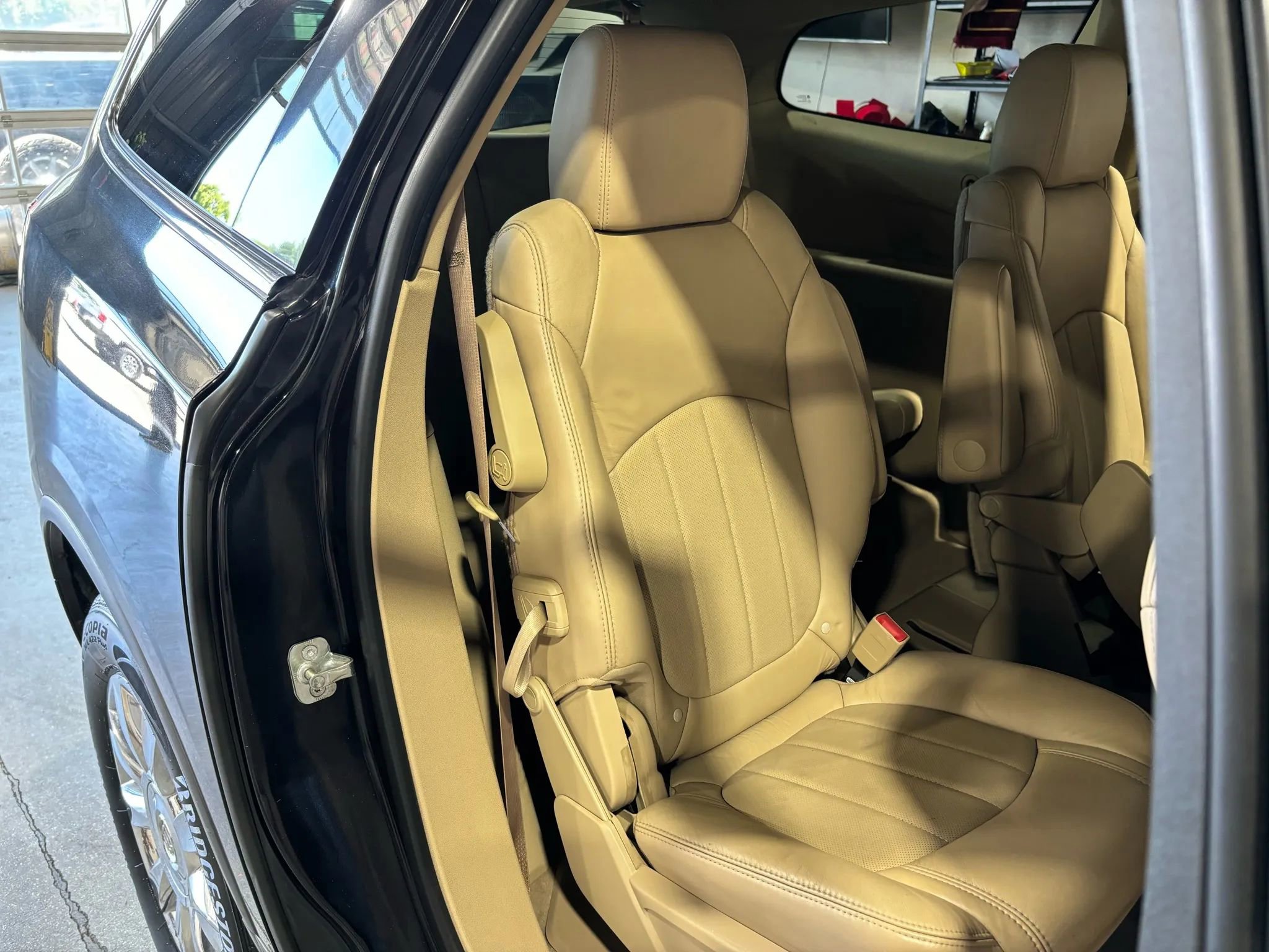 Used 2011 Buick Enclave CXL w/ Trailering Provision Package AWD/4WD image 20
