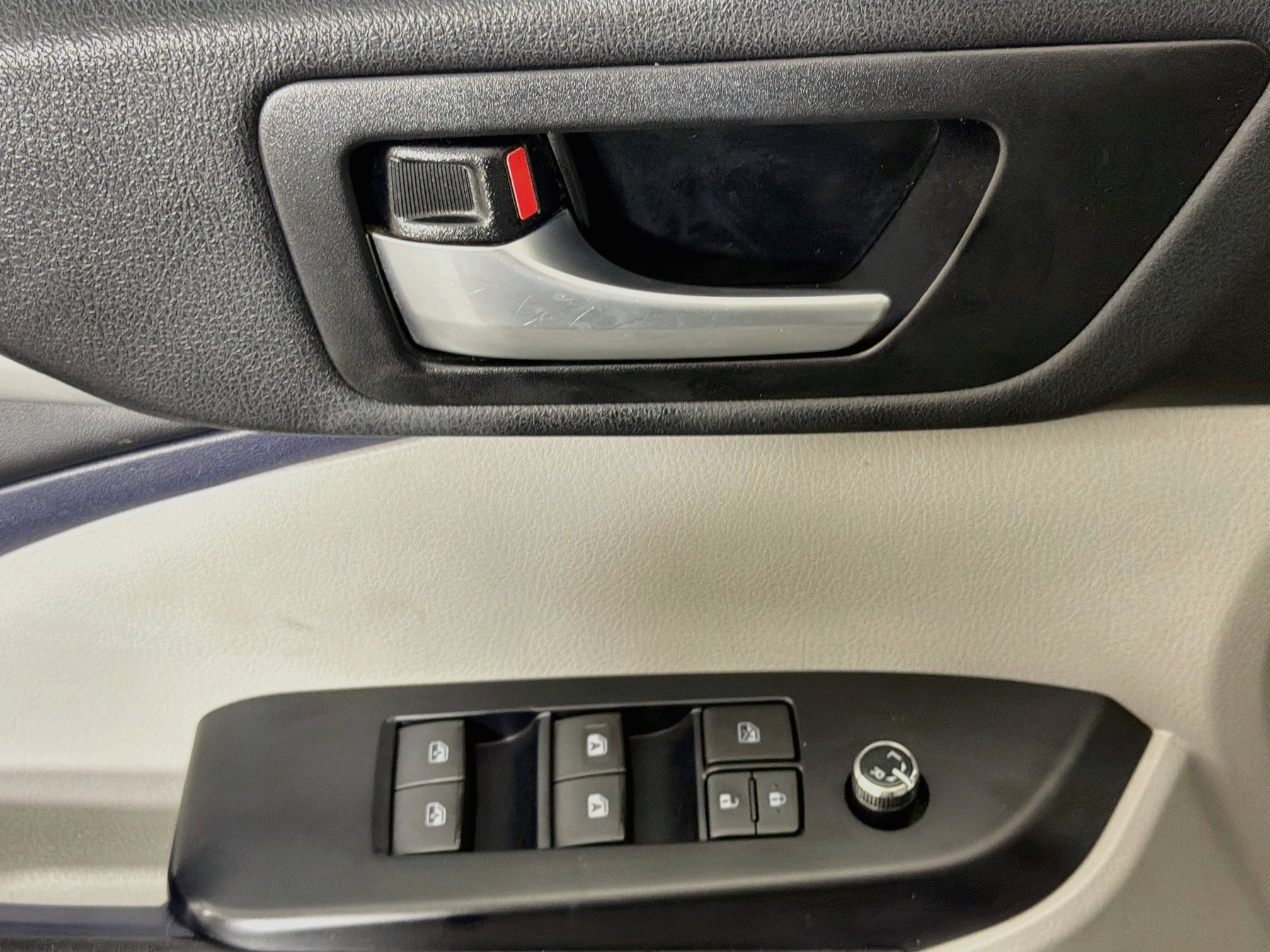 Used 2018 Toyota Highlander XLE FWD image 15