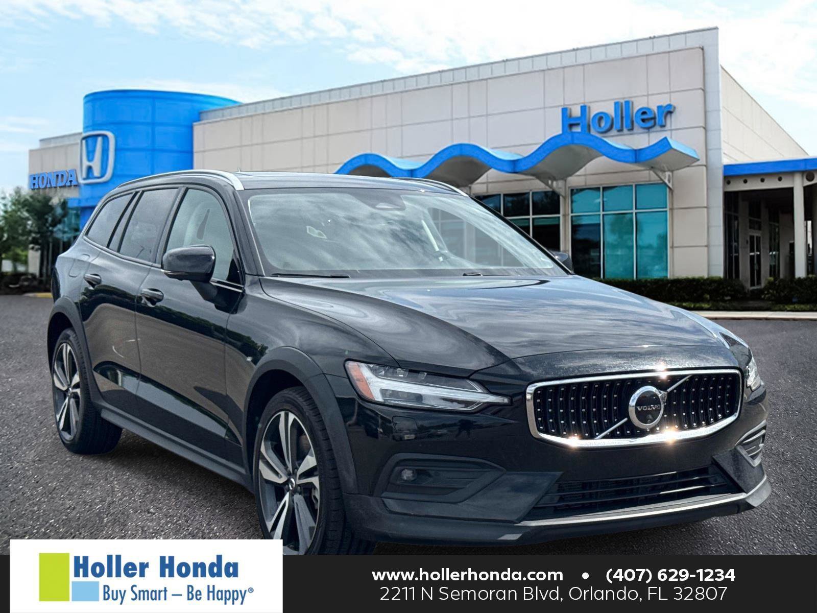 Used 2025 Volvo V60 B5 Cross Country Plus AWD/4WD image 1