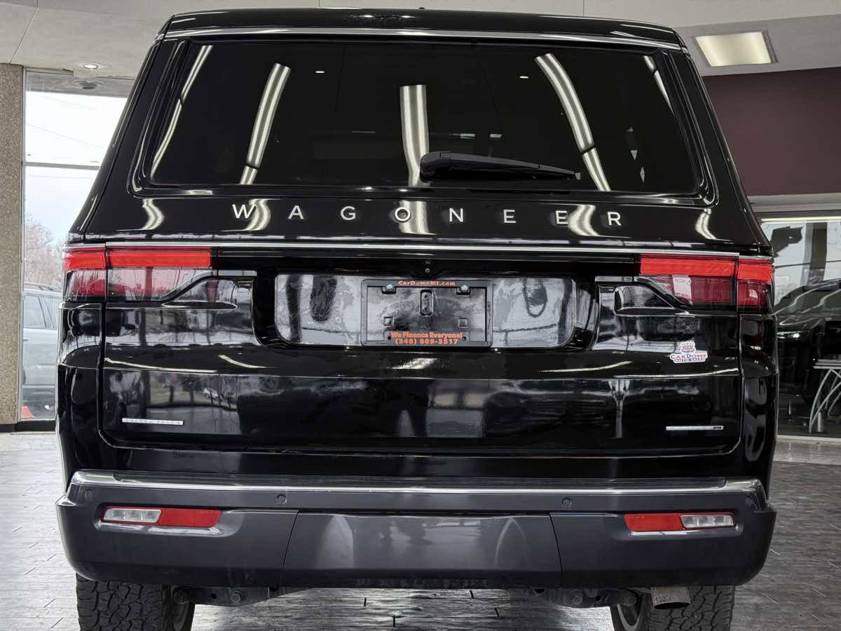 Used 2022 Jeep Wagoneer Series III w/ Premium Group I AWD/4WD image 12