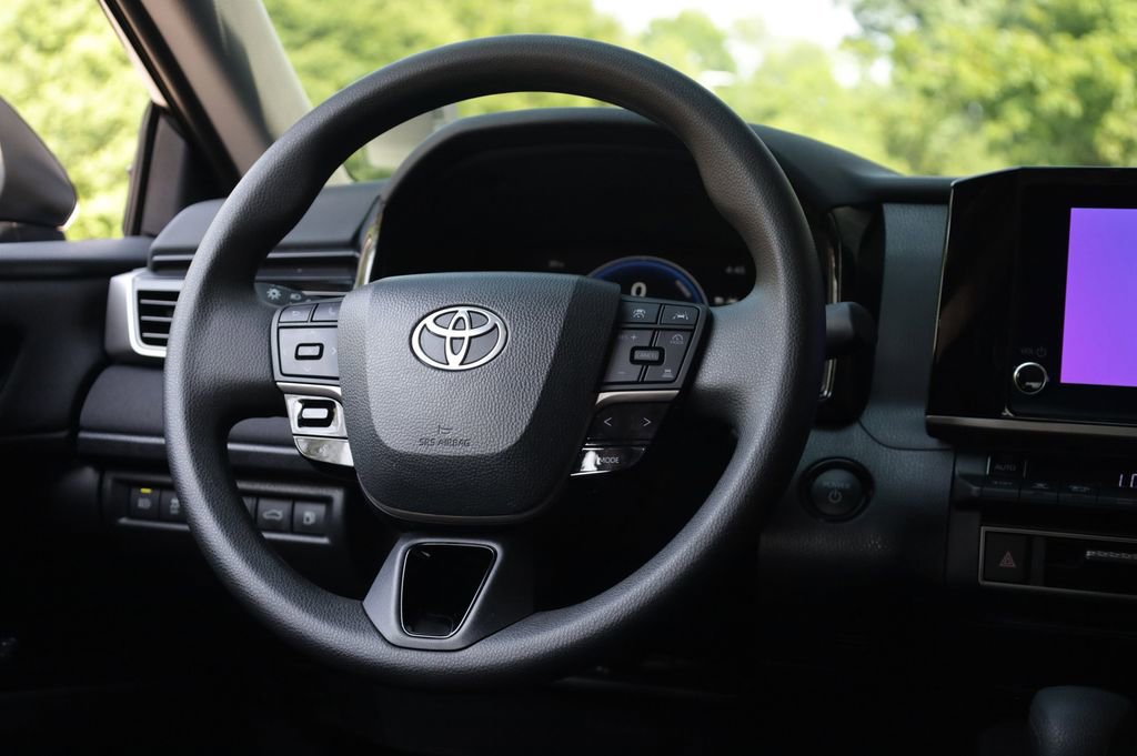 Used 2025 Toyota Camry LE FWD image 7