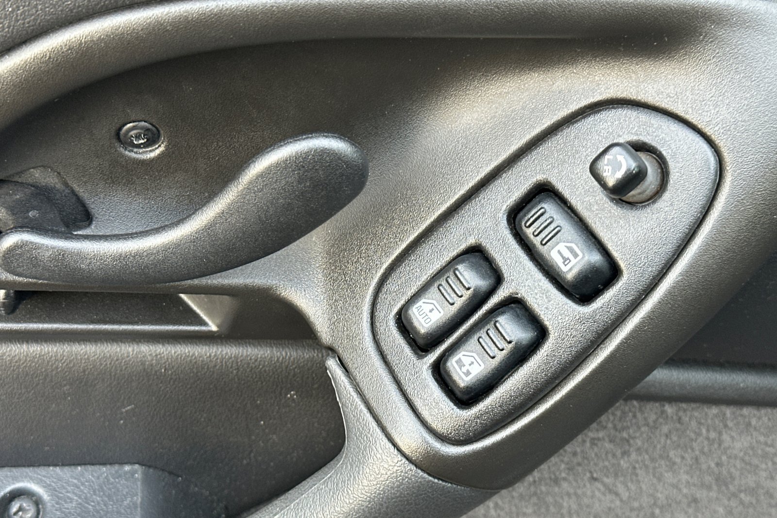Used 2002 Chevrolet Camaro Z28 w/ SS Performance/Appearance Pkg RWD image 12