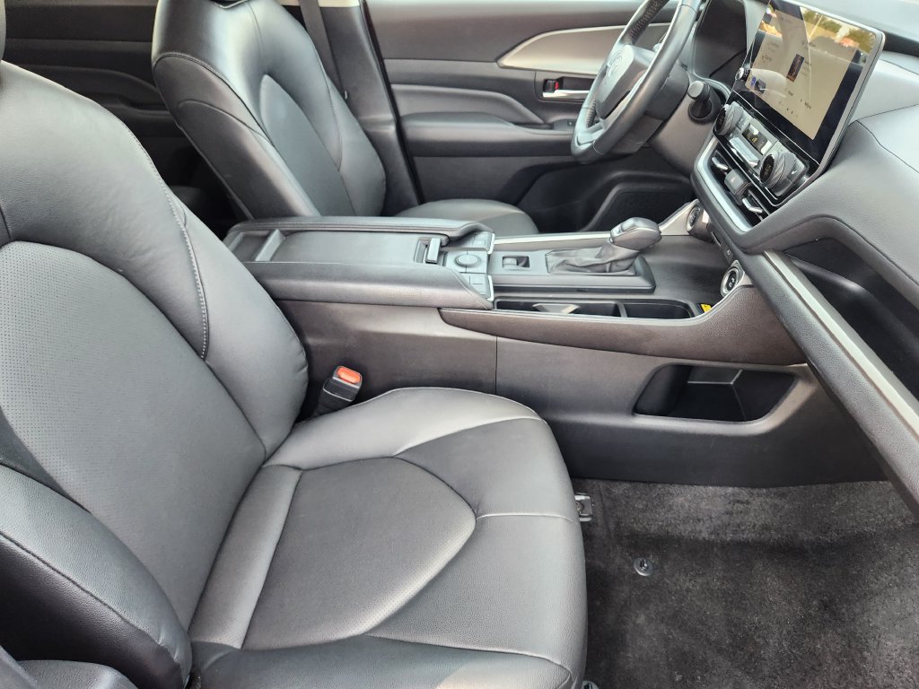 Used 2025 Toyota Grand Highlander FWD image 17