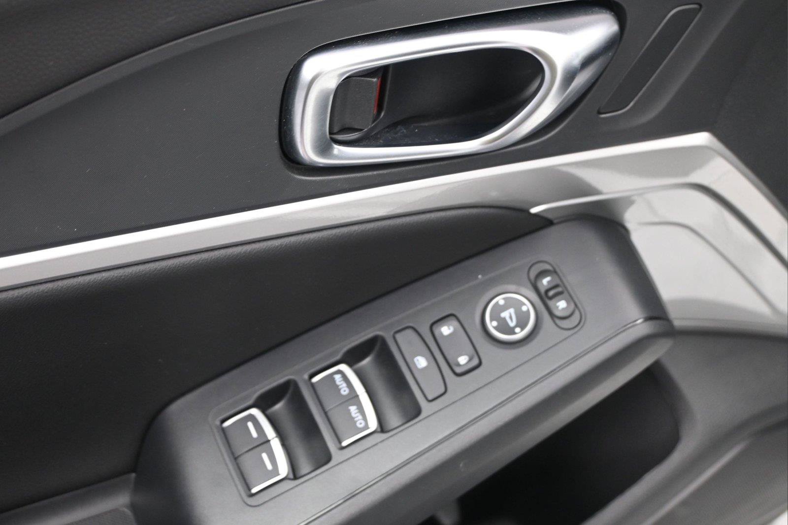 Certified 2025 Acura Integra FWD image 9