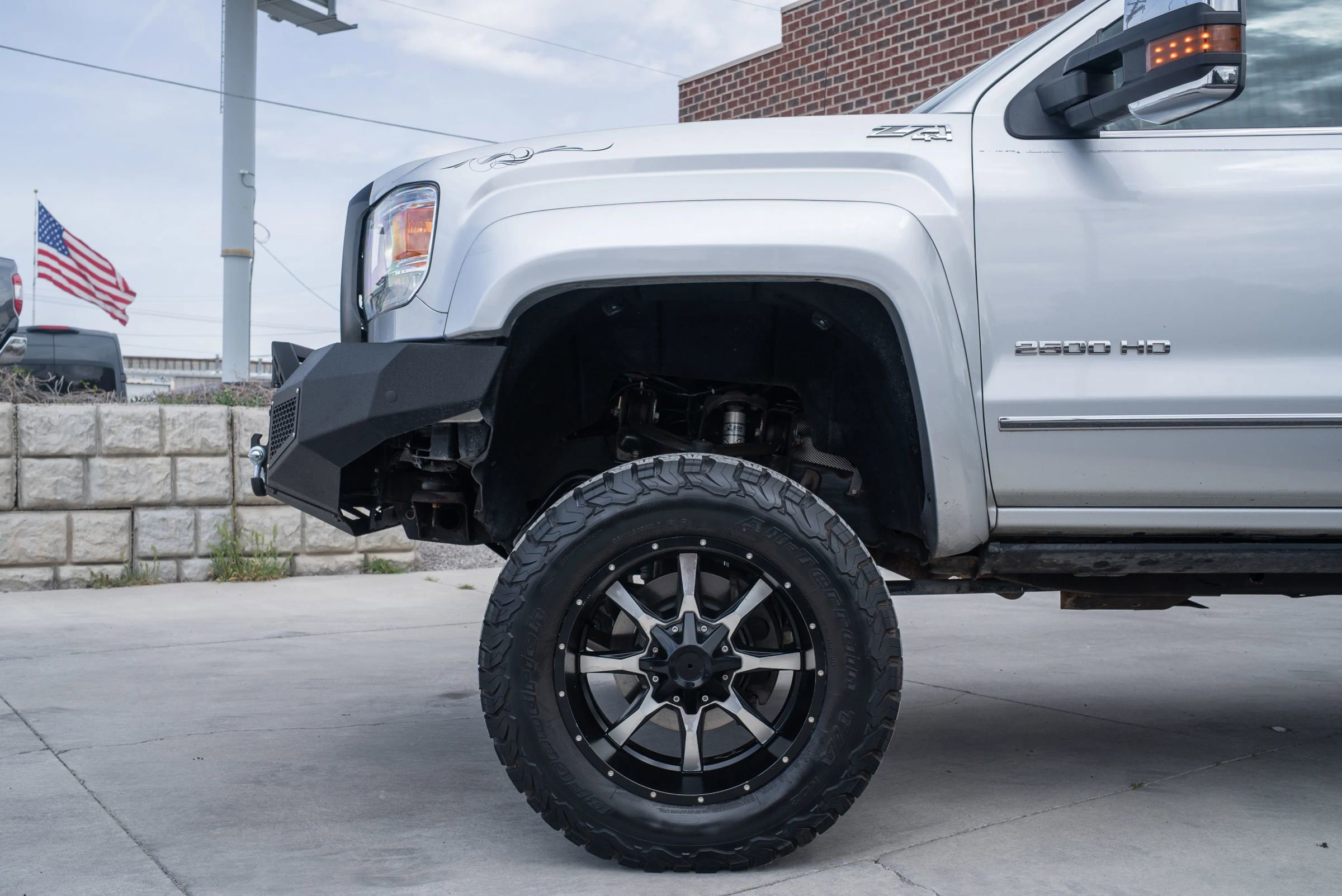 Used 2015 GMC Sierra 2500 SLT w/ Suspension Package, Off-Road AWD/4WD image 4