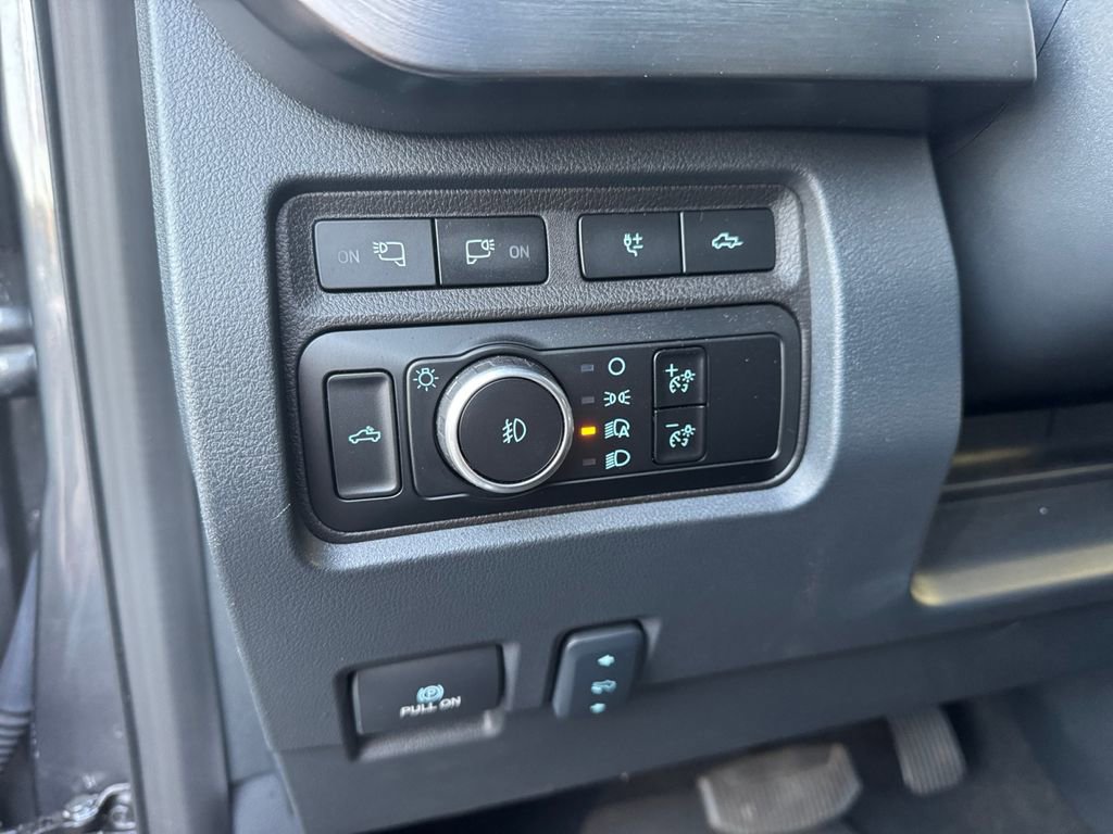 Used 2024 Ford F350 Platinum w/ FX4 Off-Road Package image 30