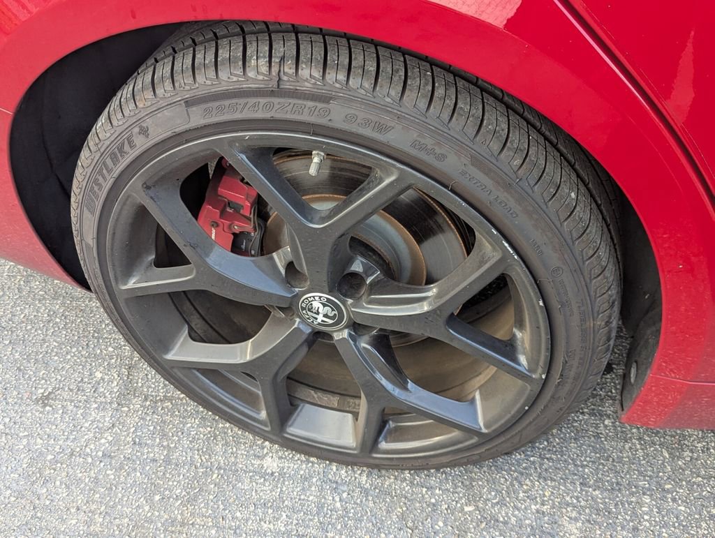 Used 2019 Alfa Romeo Giulia w/ Nero Edizione RWD image 10