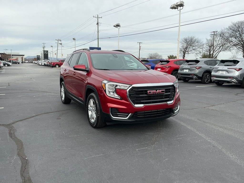 Used 2024 GMC Terrain SLE w/ Driver Convenience Package image 6