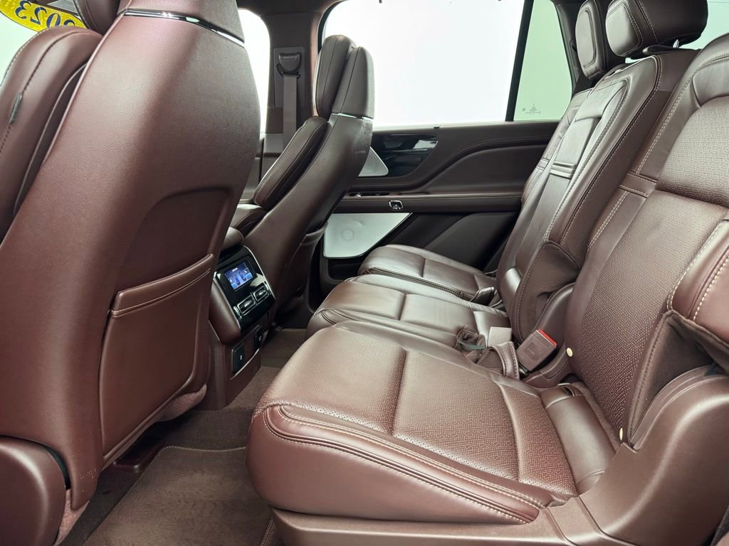 Used 2023 Lincoln Aviator Black Label w/ Class IV Trailer Tow Package AWD/4WD image 44