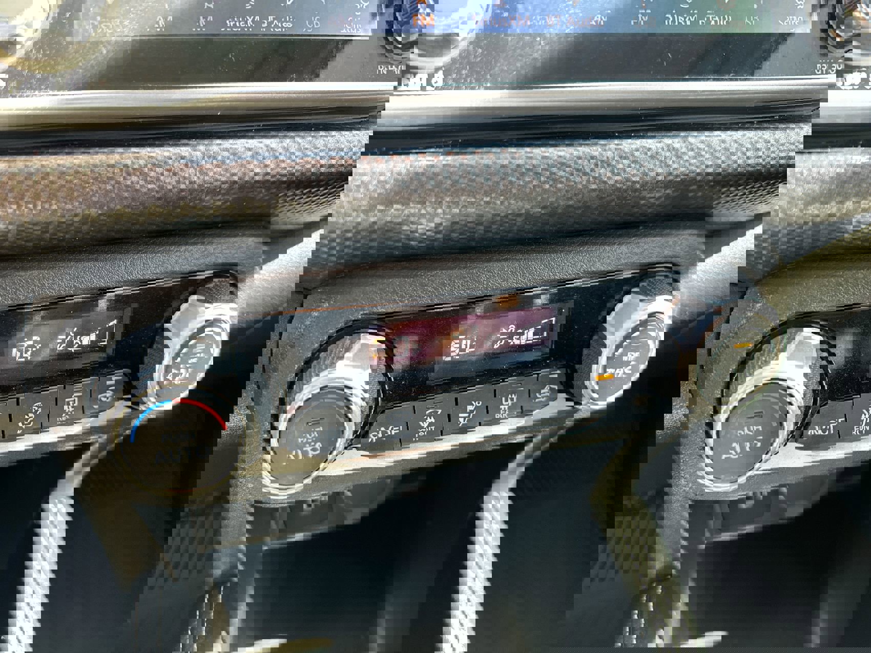 Used 2019 Nissan Kicks SV image 18