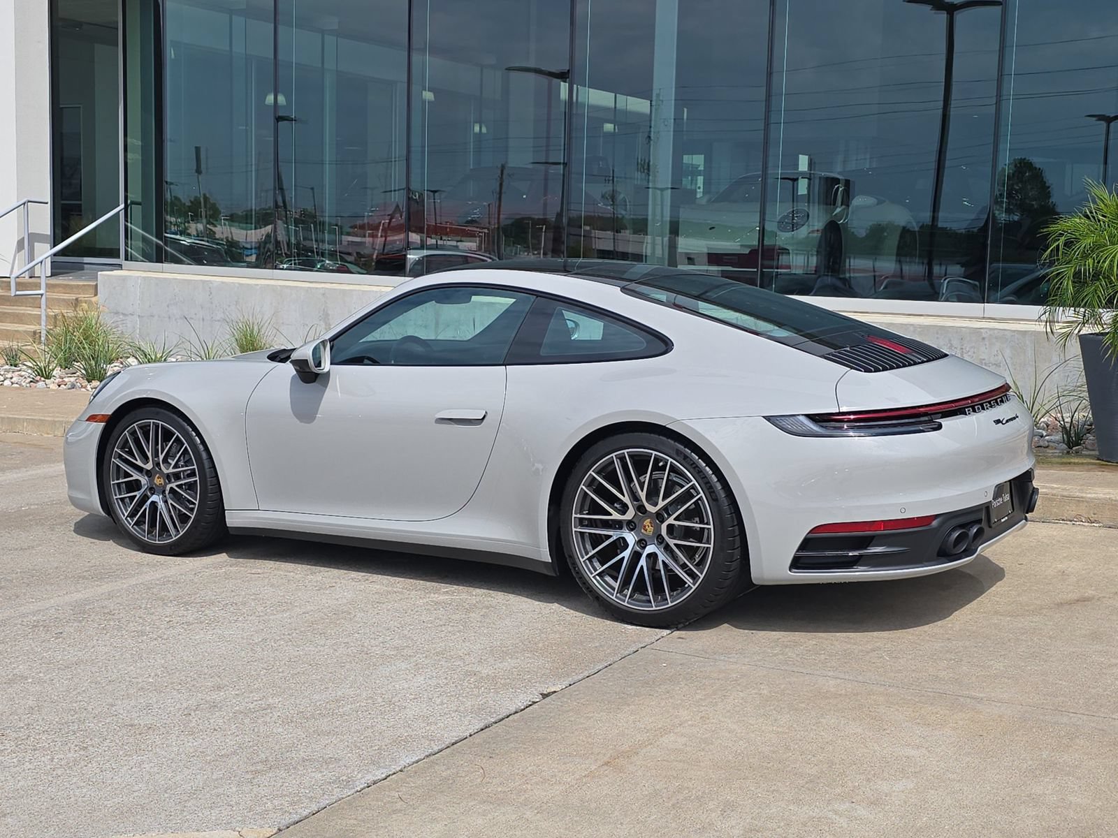 Certified 2024 Porsche 911 Carrera 4 AWD/4WD image 3