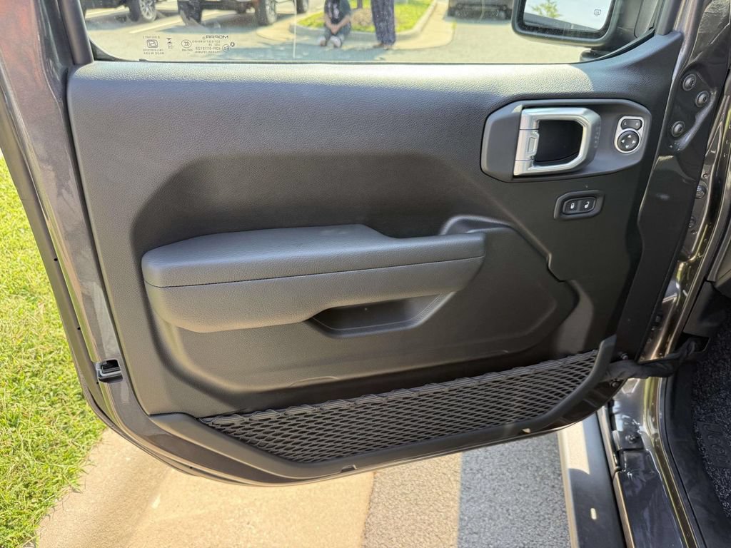 New 2026 Jeep Gladiator Sport AWD/4WD image 32