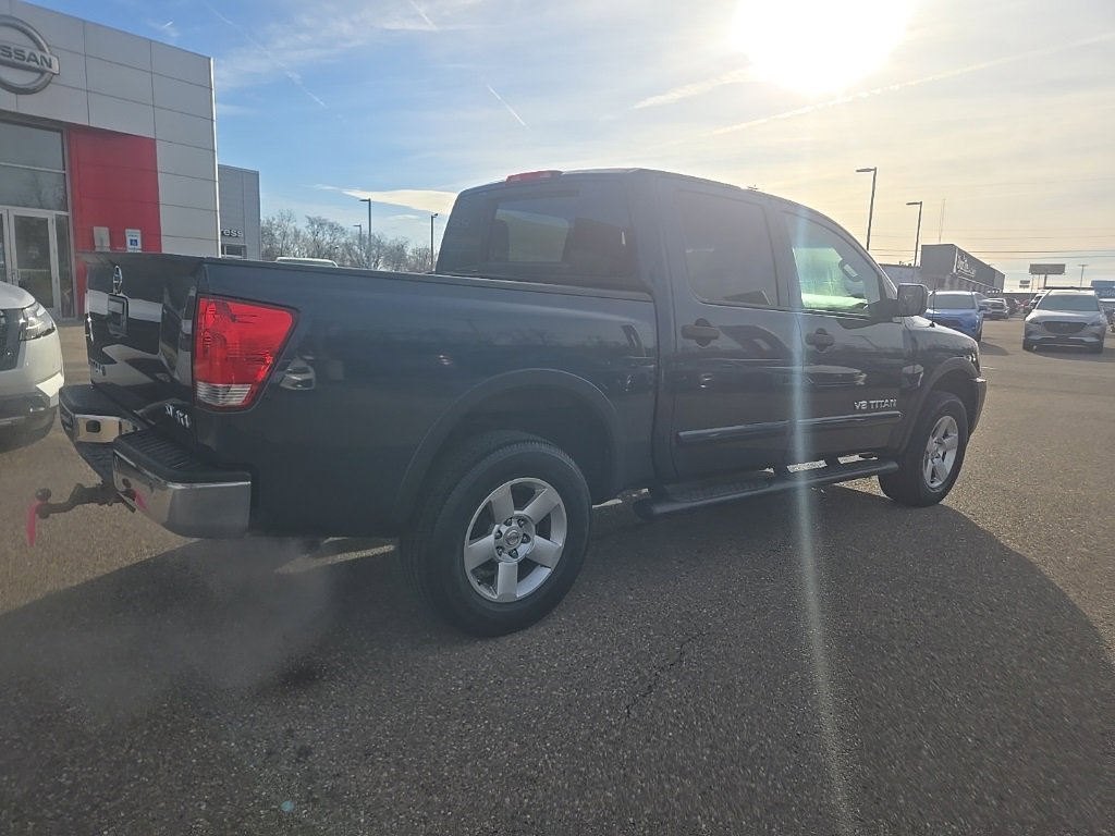 Used 2015 Nissan Titan SV w/ SV Value Truck Package image 8