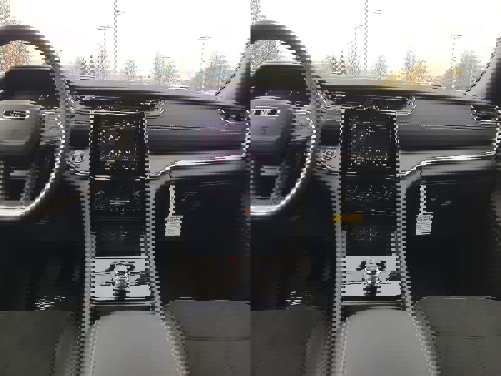 New 2025 Jeep Grand Cherokee Altitude image 18