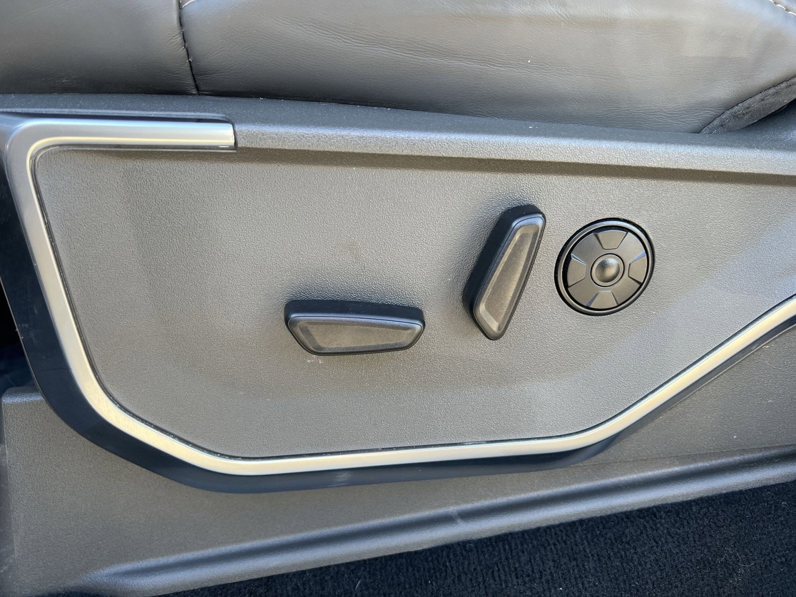 Used 2025 Ford F450 Platinum w/ Platinum Plus Package image 14